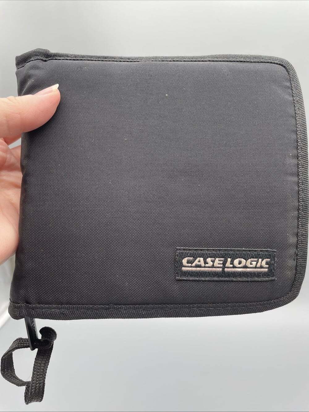 Case Logic 24 CD DVD Disc Wallet Holder Black Zippered Travel Case Vintage 9 CDs